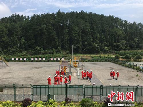 6月30日，記者探訪了中石化江漢油田涪陵頁巖氣井平臺。湯琪 攝