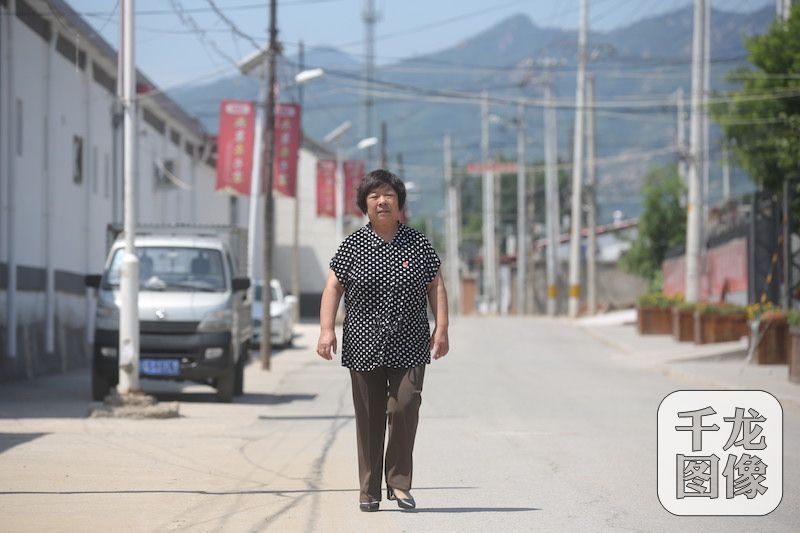 村民對村黨組織的不信任，讓王書平記憶猶新，也激起了斗志，“不把老百姓的問題解決好，我絕不走！”圖為王書平。千龍網(wǎng)記者 薄晨棣攝