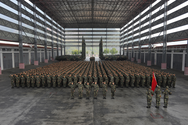 【黨的十九大精神進(jìn)軍營】風(fēng)雨礪劍！火箭兵枕戈待旦只為導(dǎo)彈騰飛