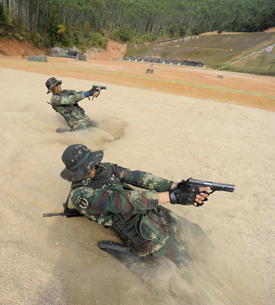 【黨的十九大精神進(jìn)軍營】風(fēng)雨礪劍！火箭兵枕戈待旦只為導(dǎo)彈騰飛