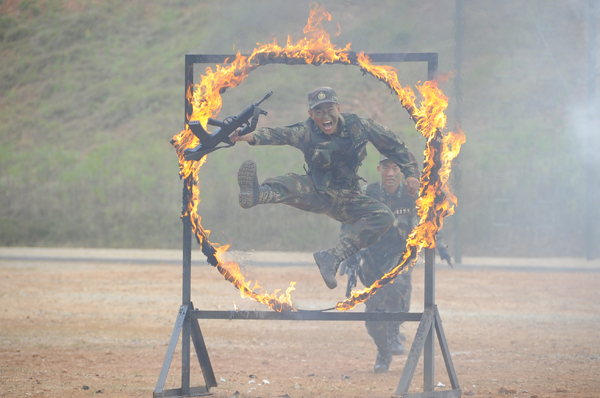 【黨的十九大精神進(jìn)軍營】風(fēng)雨礪劍！火箭兵枕戈待旦只為導(dǎo)彈騰飛