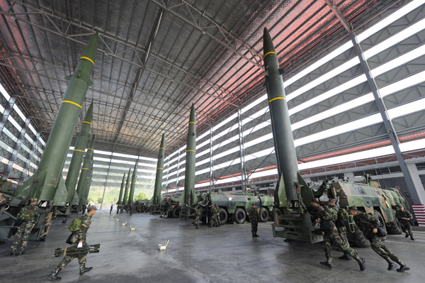 【黨的十九大精神進(jìn)軍營】風(fēng)雨礪劍！火箭兵枕戈待旦只為導(dǎo)彈騰飛