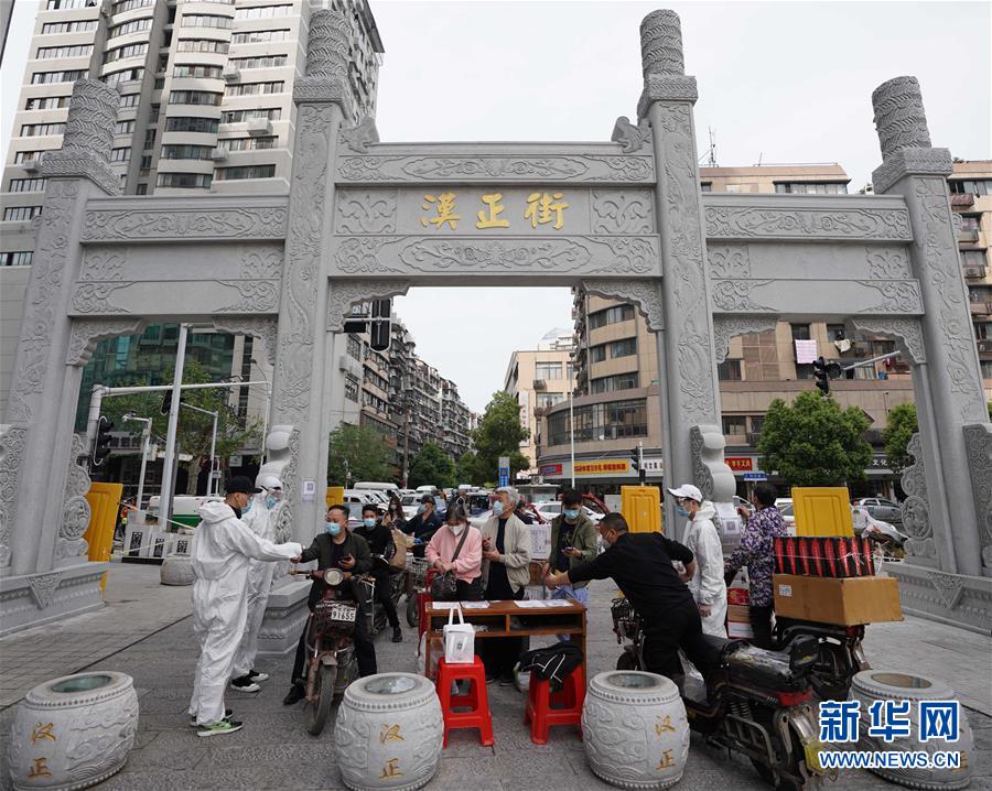 （新華全媒頭條·圖文互動）（14）從人民中汲取磅礴力量——習近平總書記同出席2020年全國兩會人大代表、政協(xié)委員共商國是紀實