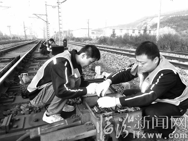 侯馬電務(wù)段檢查整治防寒過冬設(shè)備