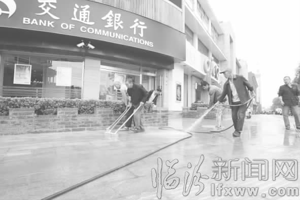 鼓樓南北街:清洗街道迎竣工通車
